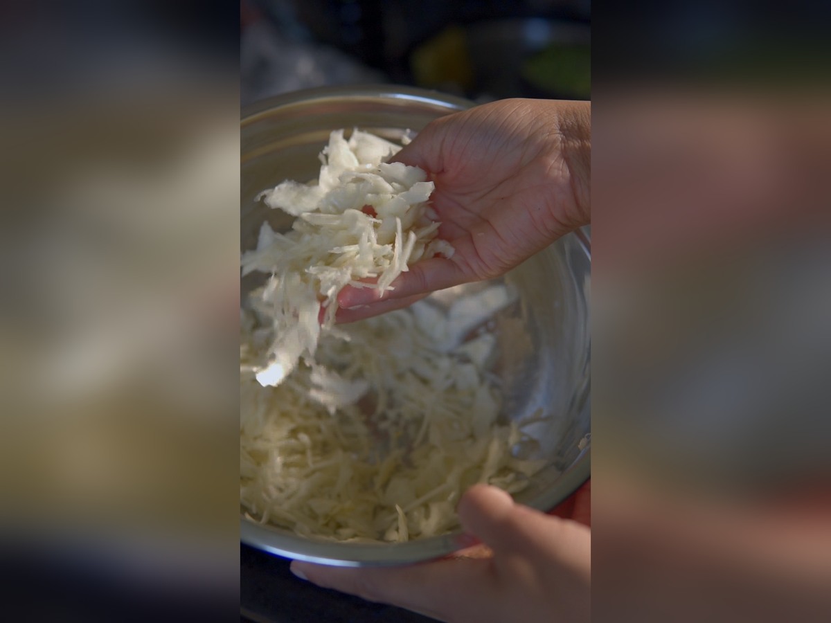 Finely shredded white cabbage